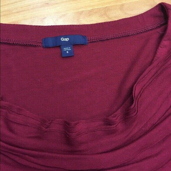 Gap Womens Top Size Small Burgandy Wine Soft Rayon Knit Ruffle Neck - Picture 7 of 7